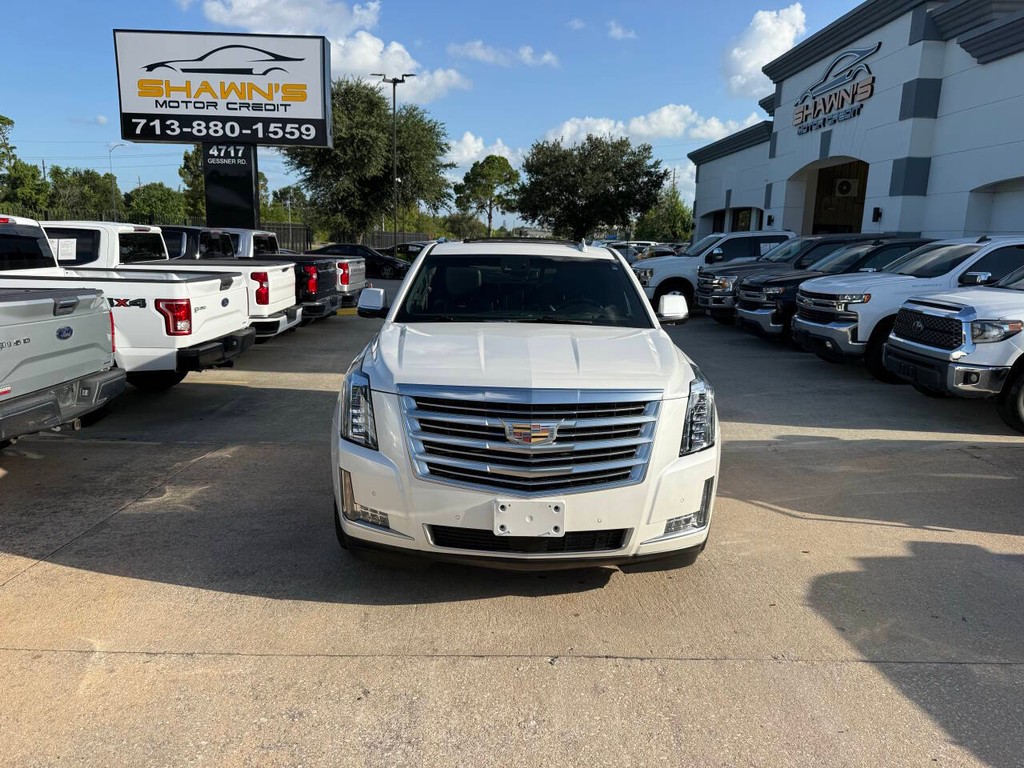 Cadillac Escalade Vehicle Full-screen Gallery Image 43