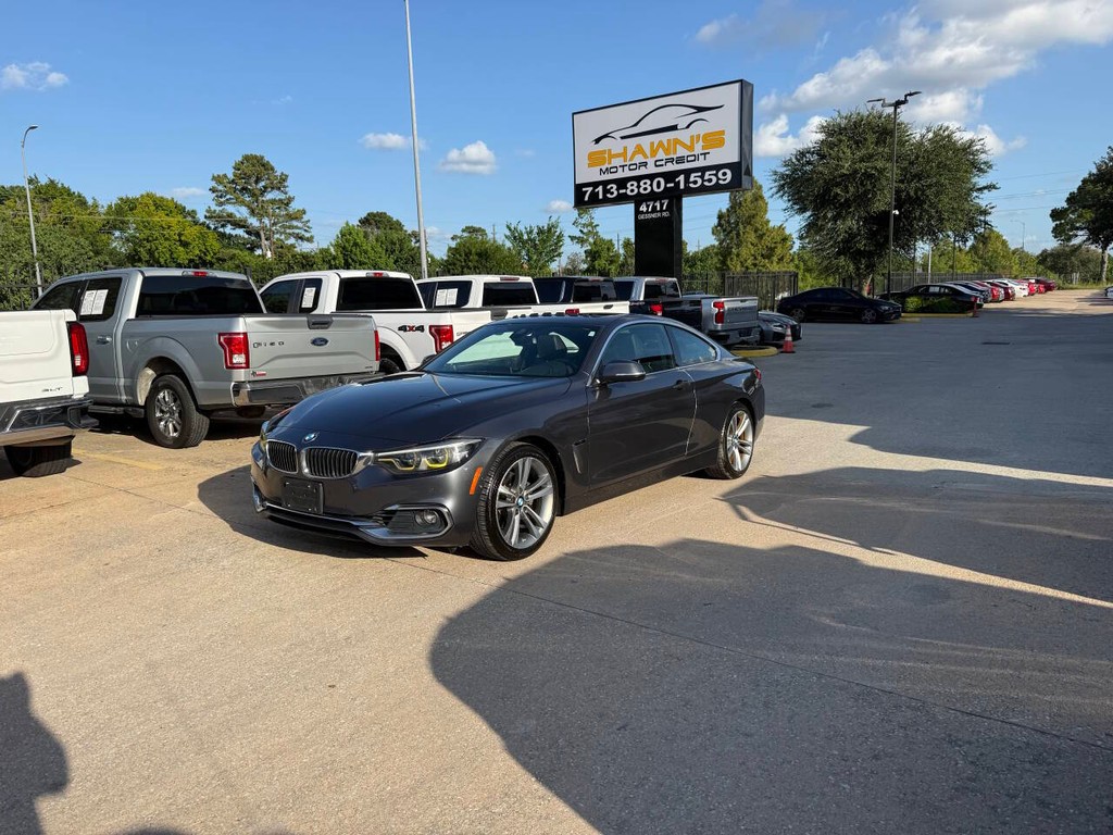 BMW 4 Series Vehicle Full-screen Gallery Image 03