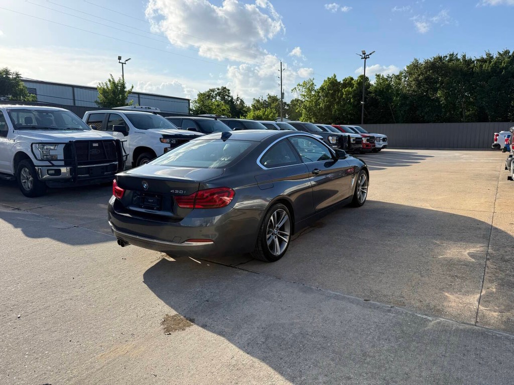 BMW 4 Series Vehicle Full-screen Gallery Image 05