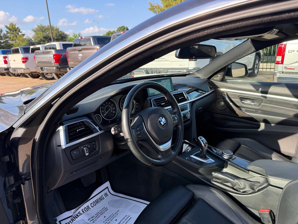 BMW 4 Series Vehicle Full-screen Gallery Image 06