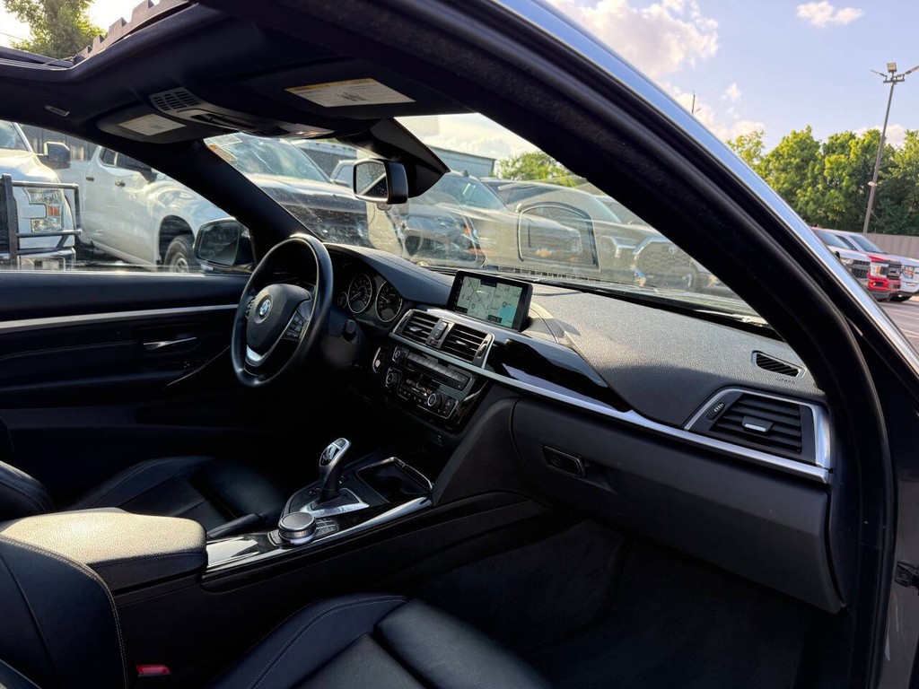 BMW 4 Series Vehicle Full-screen Gallery Image 10