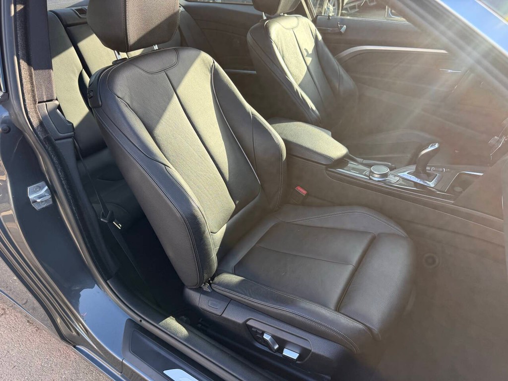 BMW 4 Series Vehicle Full-screen Gallery Image 11