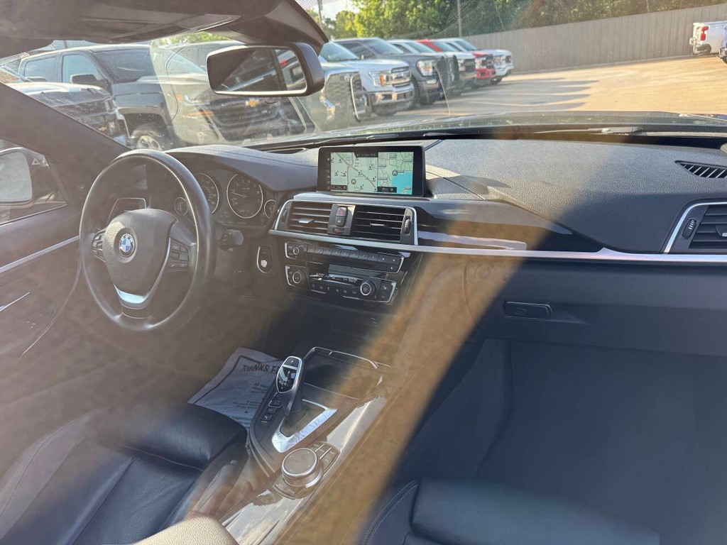 BMW 4 Series Vehicle Full-screen Gallery Image 14