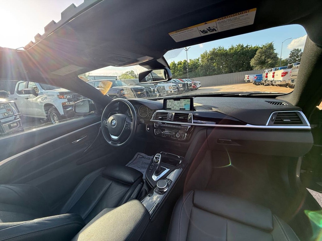 BMW 4 Series Vehicle Full-screen Gallery Image 15