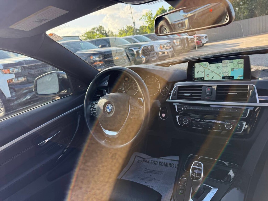 BMW 4 Series Vehicle Full-screen Gallery Image 16