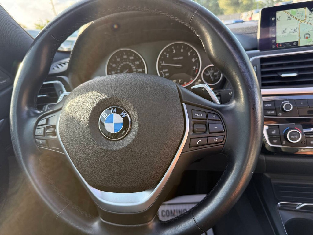 BMW 4 Series Vehicle Full-screen Gallery Image 18
