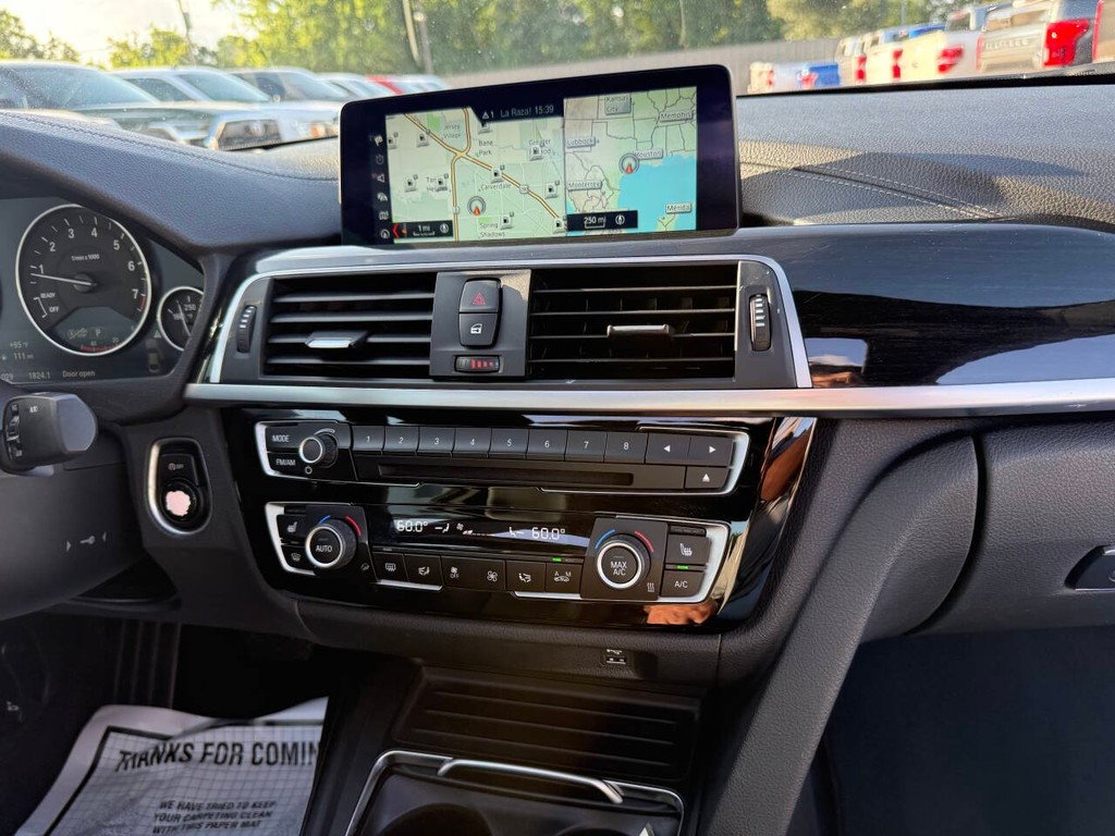 BMW 4 Series Vehicle Full-screen Gallery Image 19