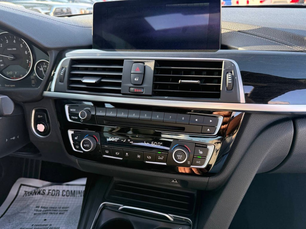 BMW 4 Series Vehicle Full-screen Gallery Image 22