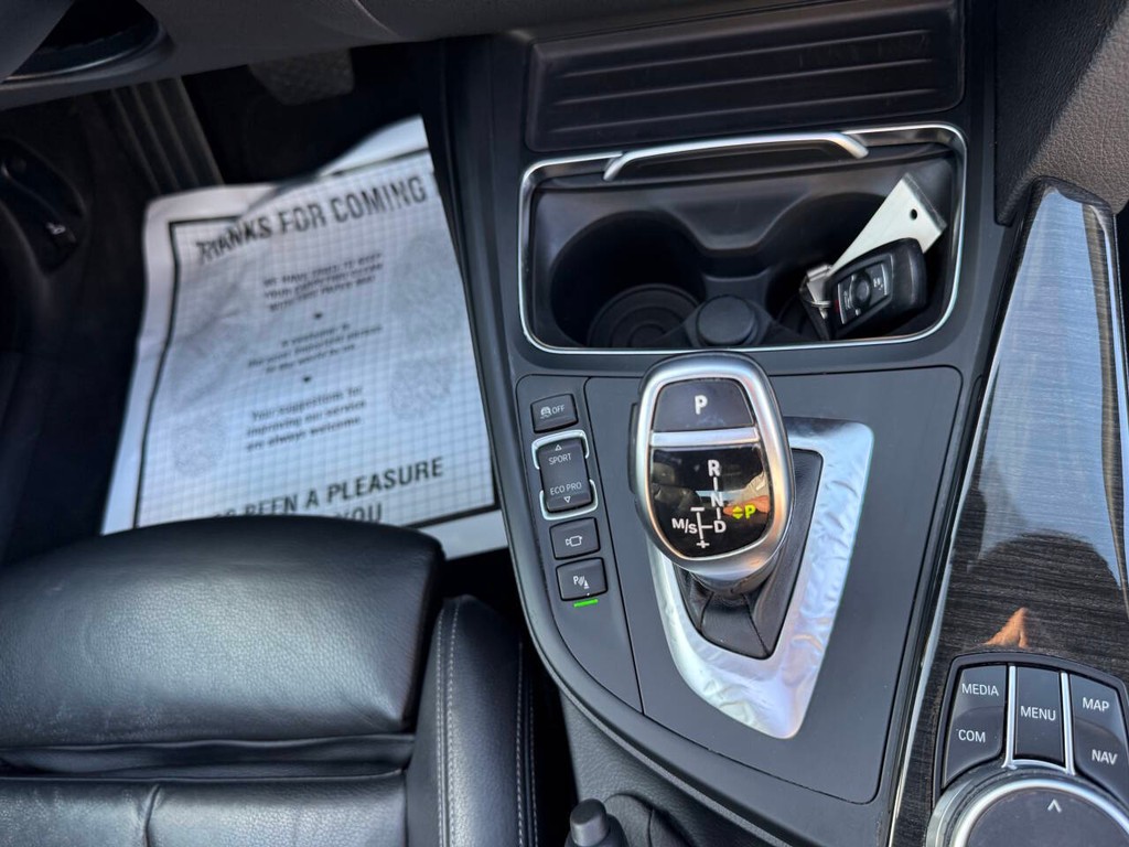 BMW 4 Series Vehicle Full-screen Gallery Image 23