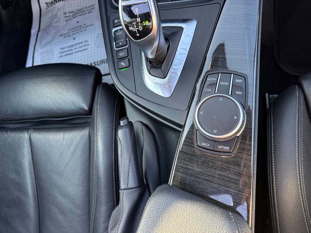 BMW 4 Series Vehicle Full-screen Gallery Image 24