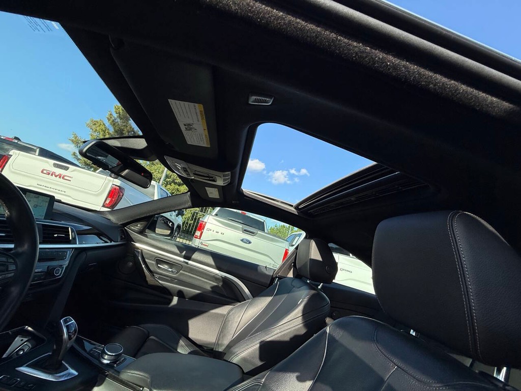 BMW 4 Series Vehicle Full-screen Gallery Image 26