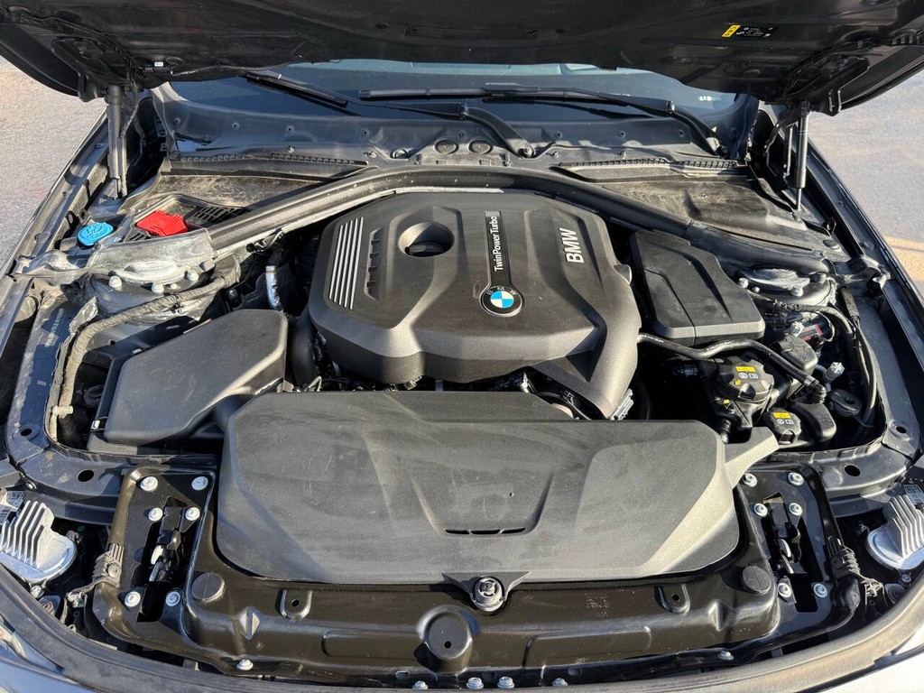 BMW 4 Series Vehicle Full-screen Gallery Image 30