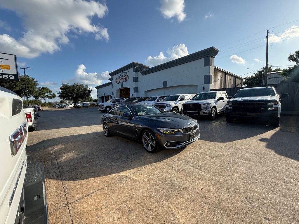 BMW 4 Series Vehicle Full-screen Gallery Image 39