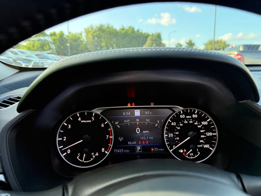 Nissan Altima Vehicle Full-screen Gallery Image 31