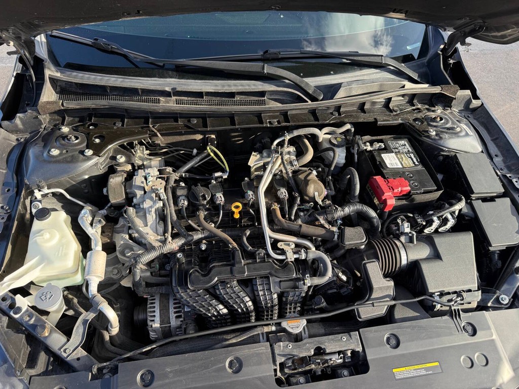 Nissan Altima Vehicle Full-screen Gallery Image 34