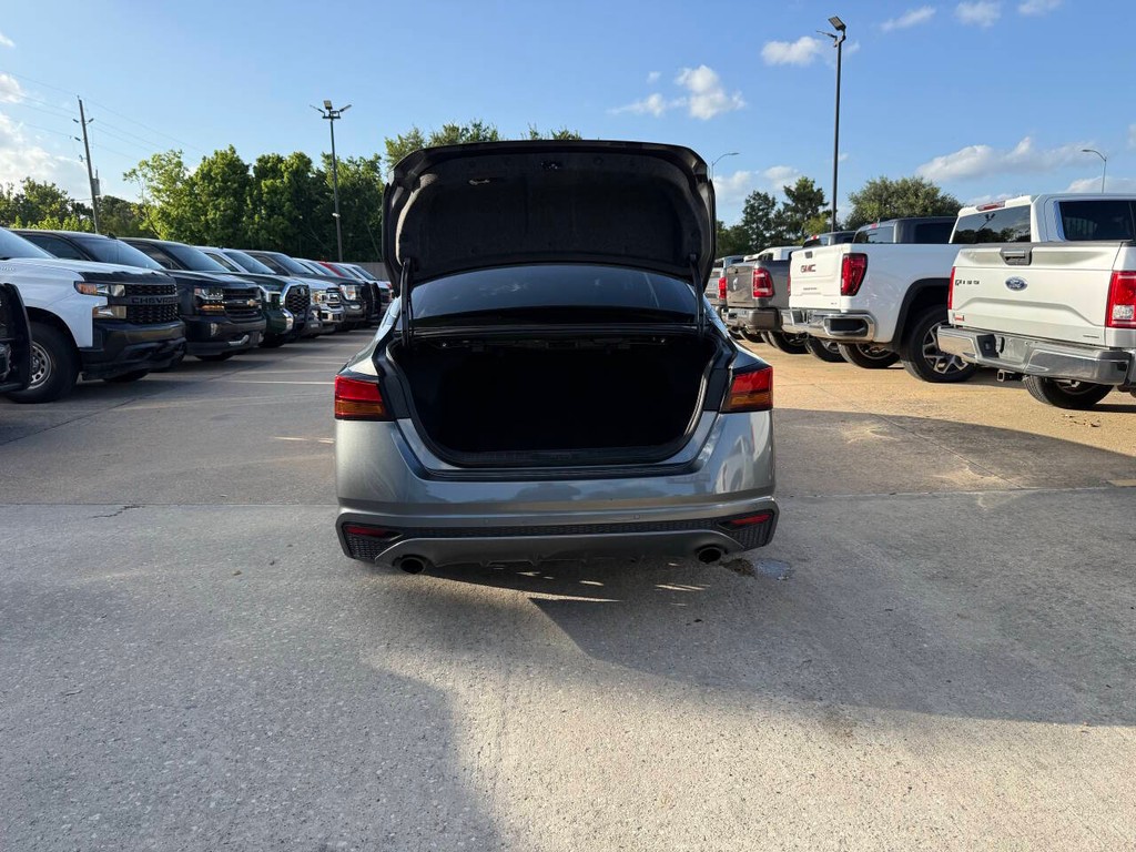 Nissan Altima Vehicle Full-screen Gallery Image 36