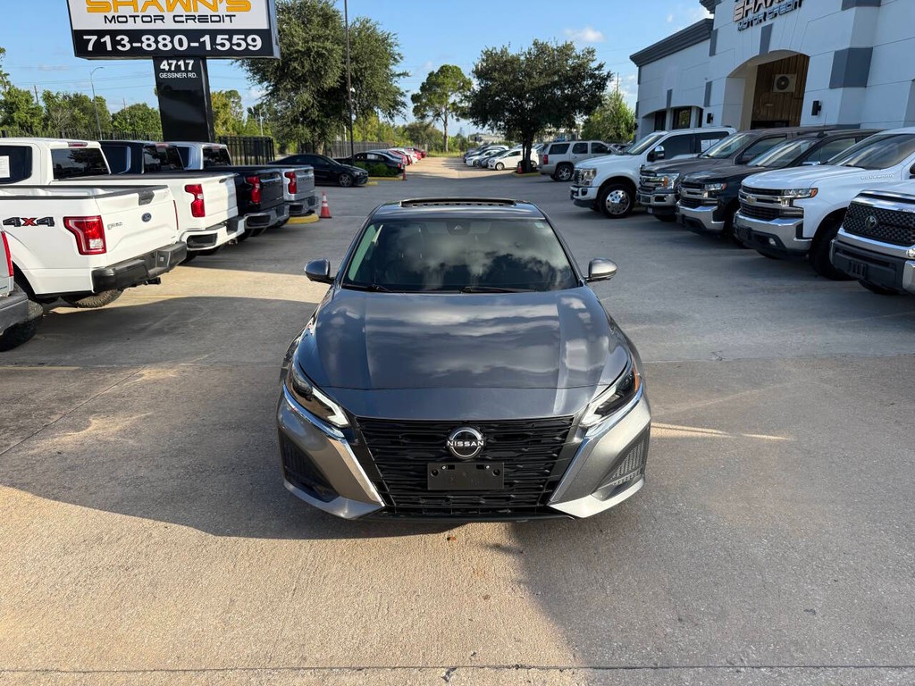 Nissan Altima Vehicle Full-screen Gallery Image 38
