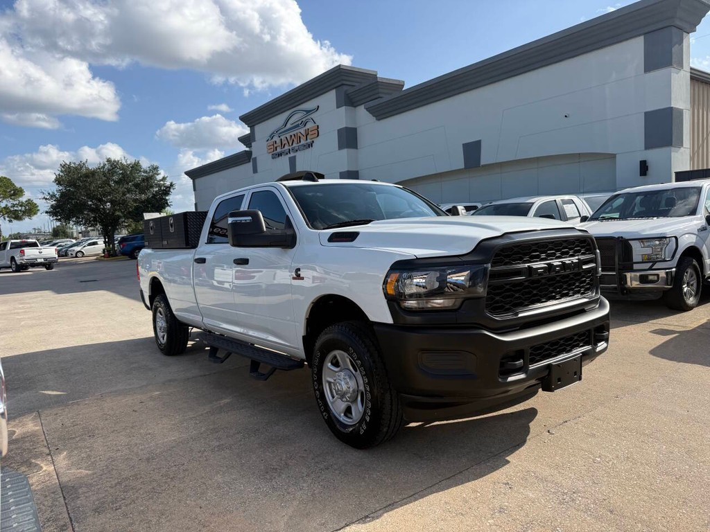Ram 3500 Vehicle Full-screen Gallery Image 02