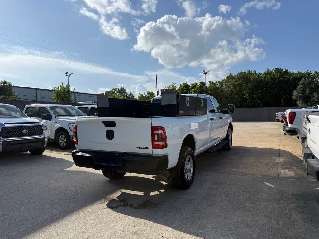 Ram 3500 Vehicle Full-screen Gallery Image 05