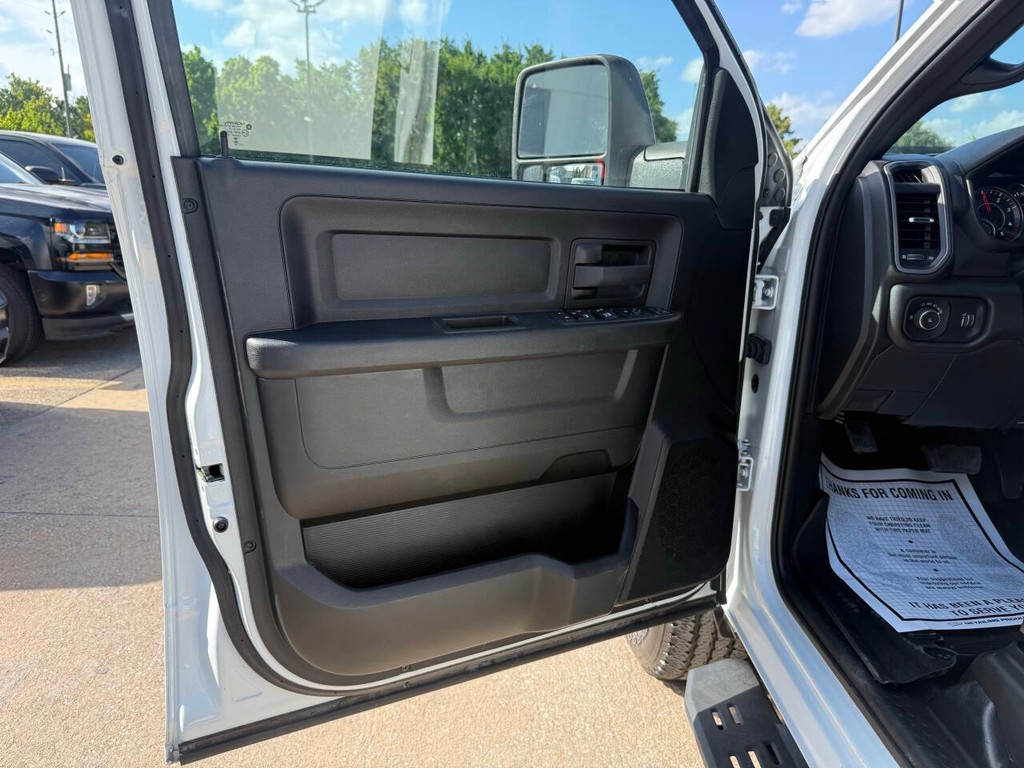 Ram 3500 Vehicle Full-screen Gallery Image 08