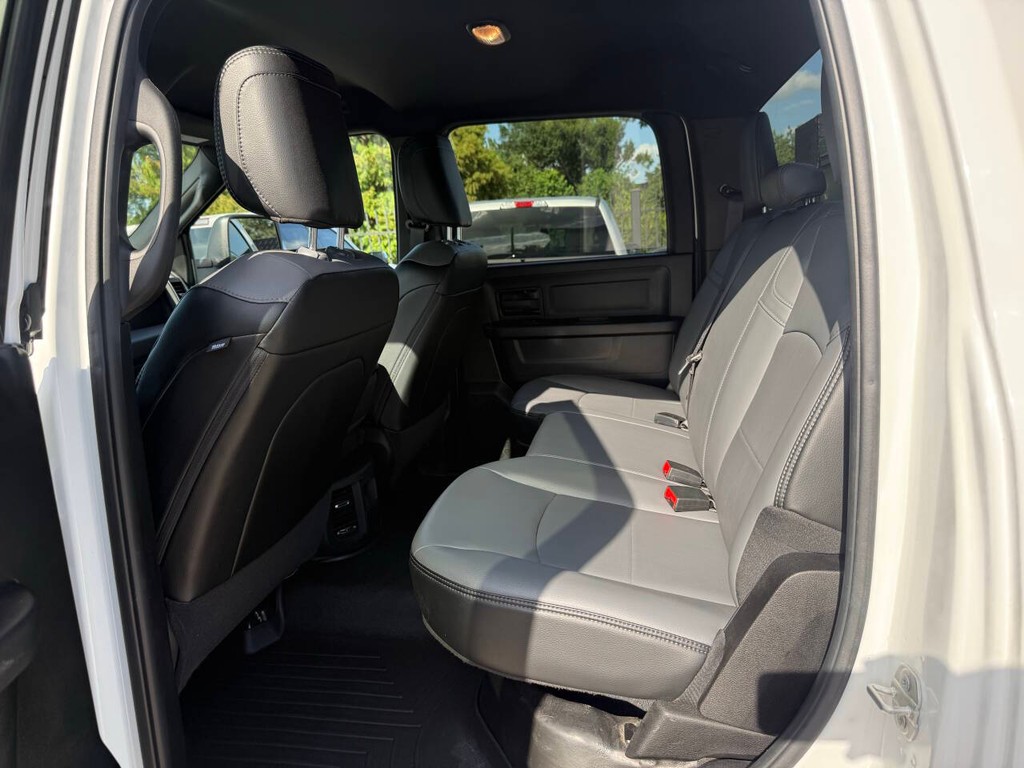 Ram 3500 Vehicle Full-screen Gallery Image 13