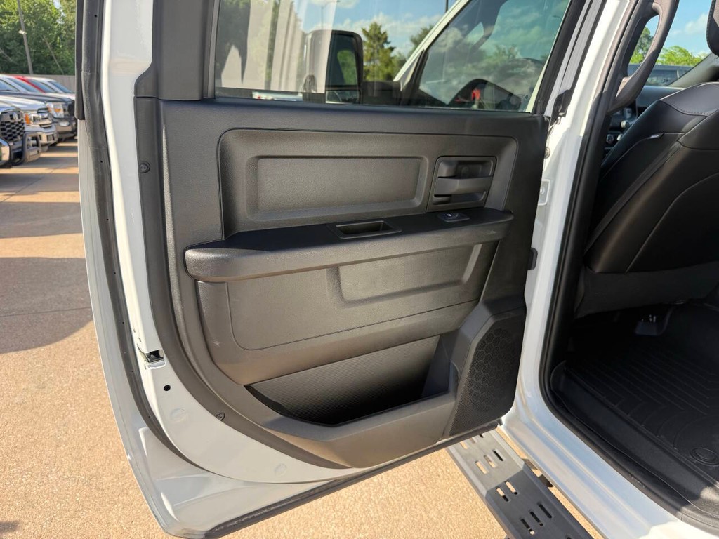 Ram 3500 Vehicle Full-screen Gallery Image 14