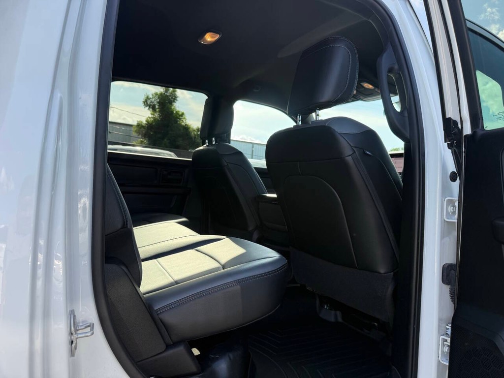 Ram 3500 Vehicle Full-screen Gallery Image 15