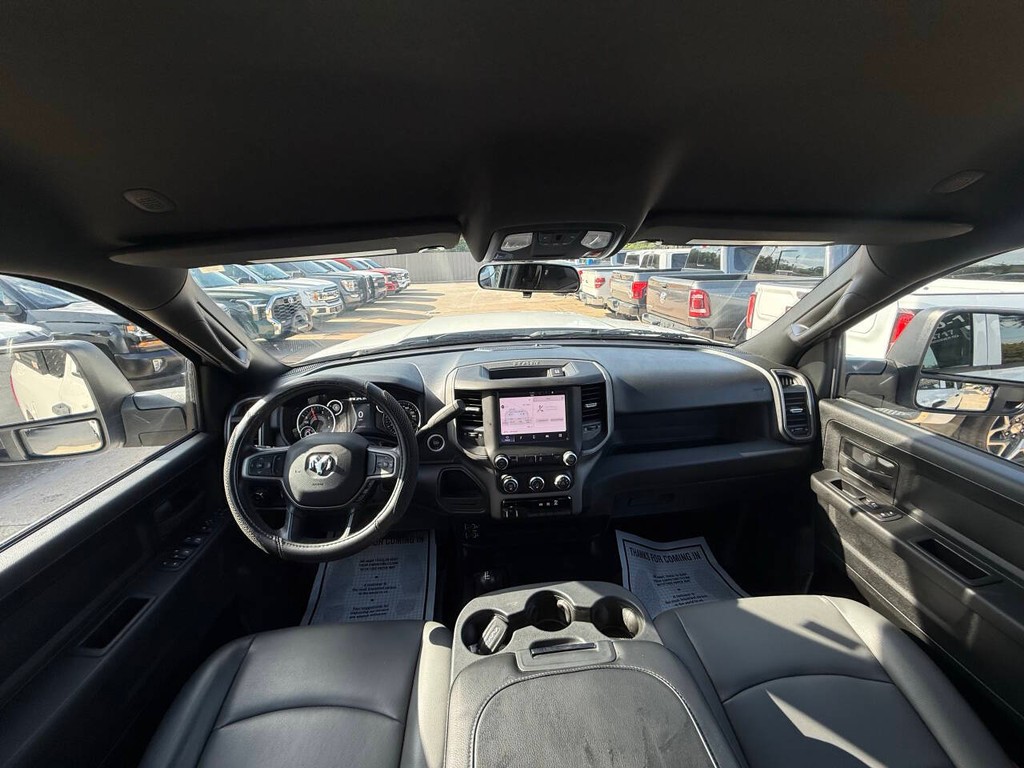 Ram 3500 Vehicle Full-screen Gallery Image 18