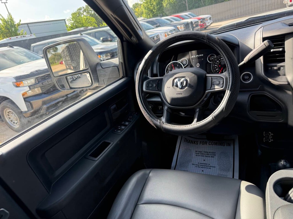 Ram 3500 Vehicle Full-screen Gallery Image 19