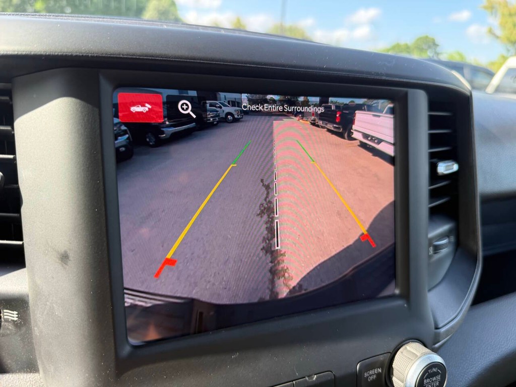 Ram 3500 Vehicle Full-screen Gallery Image 26