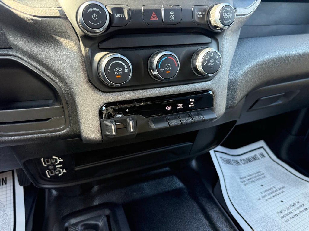 Ram 3500 Vehicle Full-screen Gallery Image 28