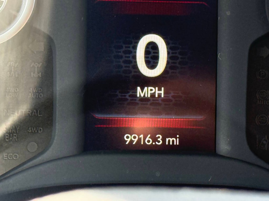 Ram 3500 Vehicle Full-screen Gallery Image 32