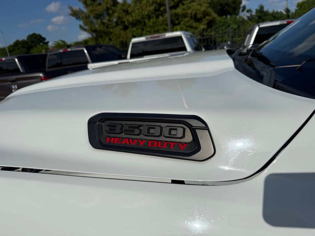 Ram 3500 Vehicle Full-screen Gallery Image 35