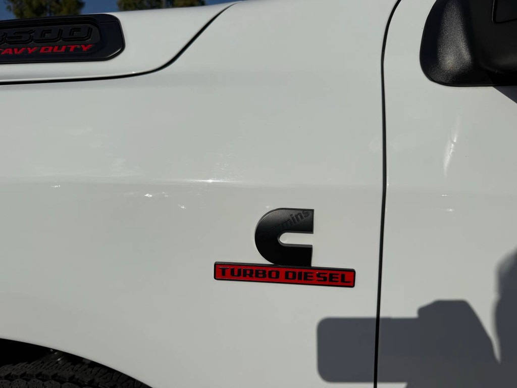 Ram 3500 Vehicle Full-screen Gallery Image 36