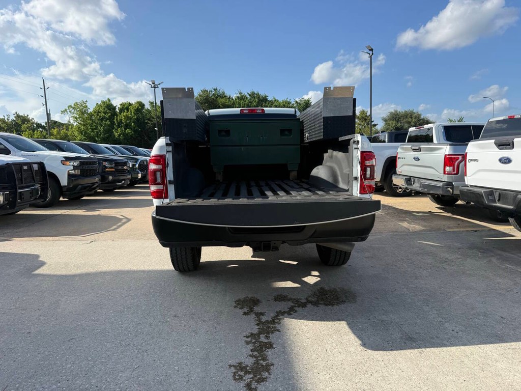 Ram 3500 Vehicle Full-screen Gallery Image 38