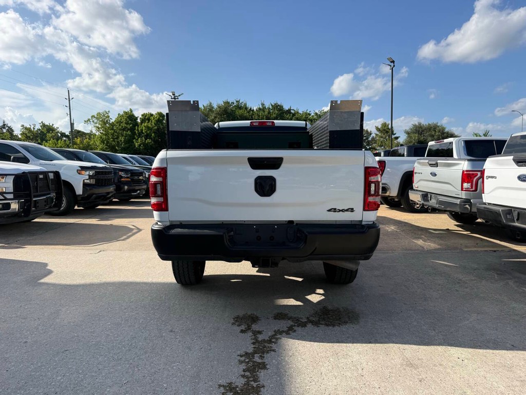 Ram 3500 Vehicle Full-screen Gallery Image 39