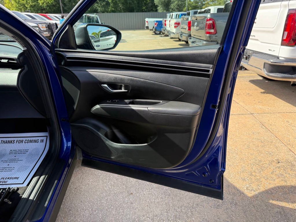 Hyundai Tucson Vehicle Full-screen Gallery Image 11