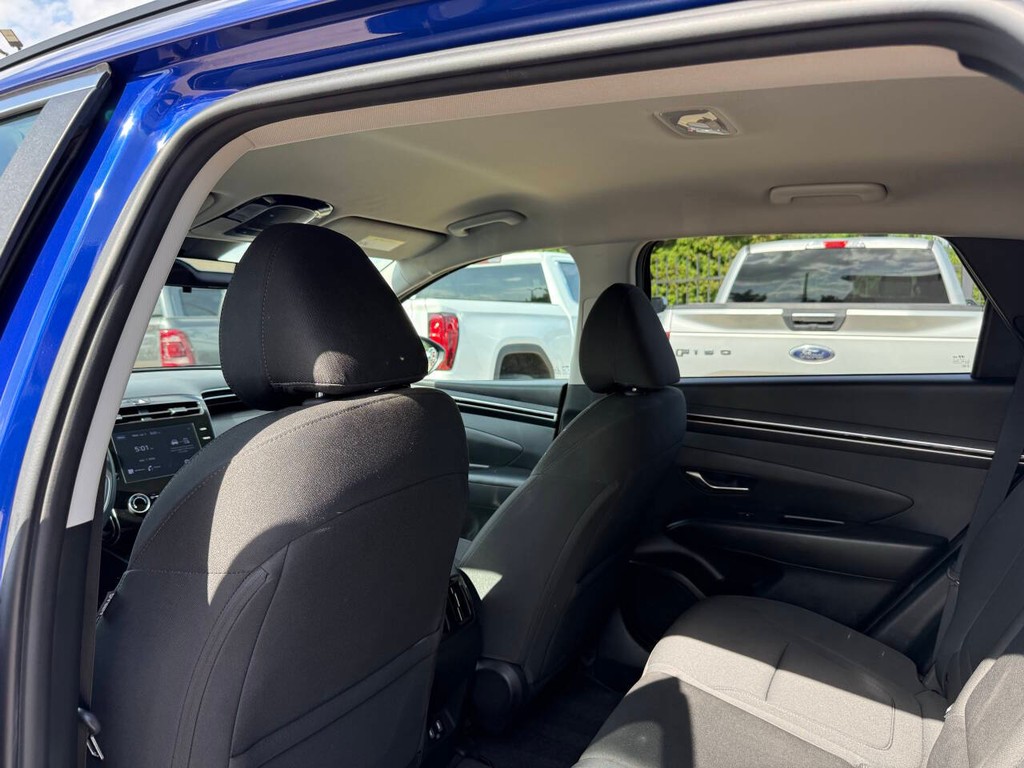 Hyundai Tucson Vehicle Full-screen Gallery Image 12