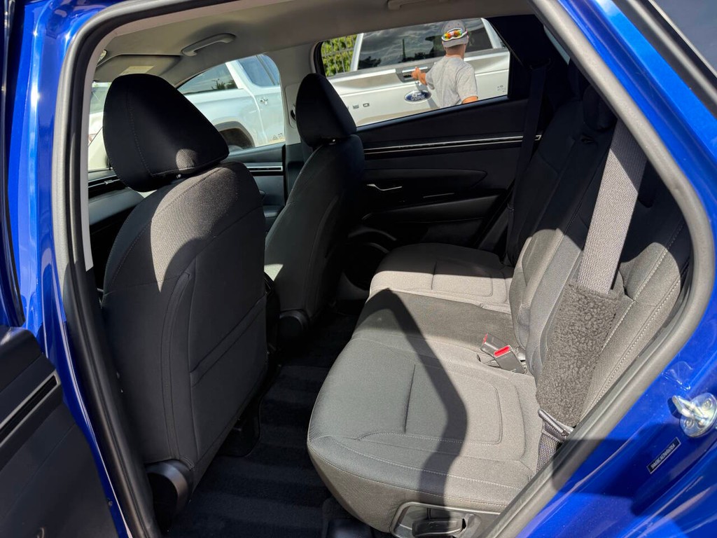 Hyundai Tucson Vehicle Full-screen Gallery Image 13