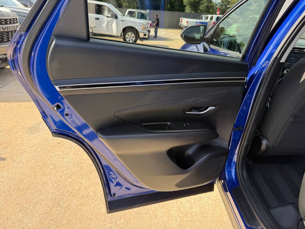 Hyundai Tucson Vehicle Full-screen Gallery Image 14
