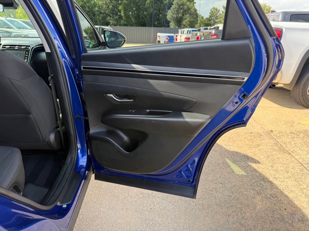 Hyundai Tucson Vehicle Full-screen Gallery Image 16