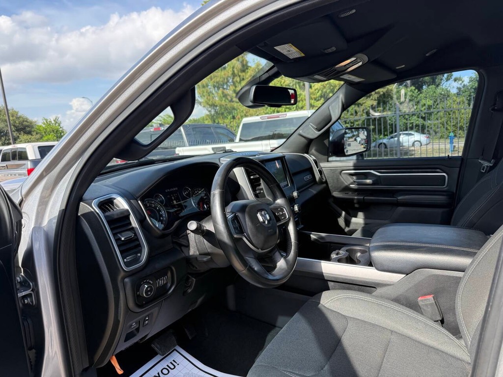 Ram 1500 Vehicle Full-screen Gallery Image 06