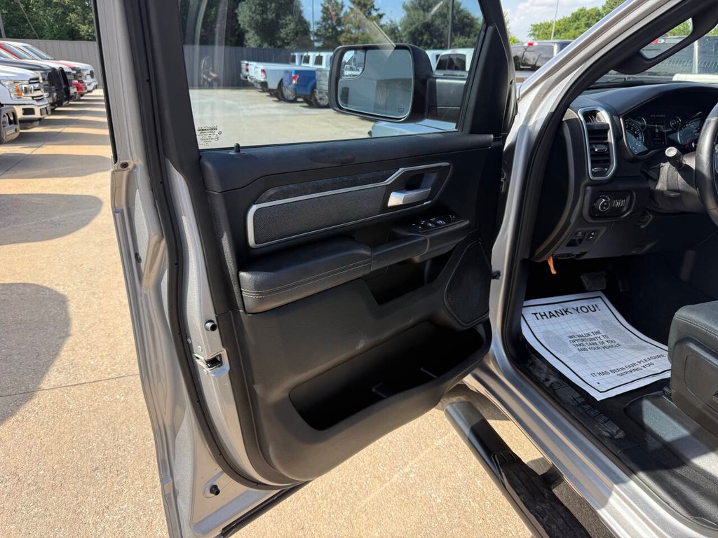 Ram 1500 Vehicle Full-screen Gallery Image 08