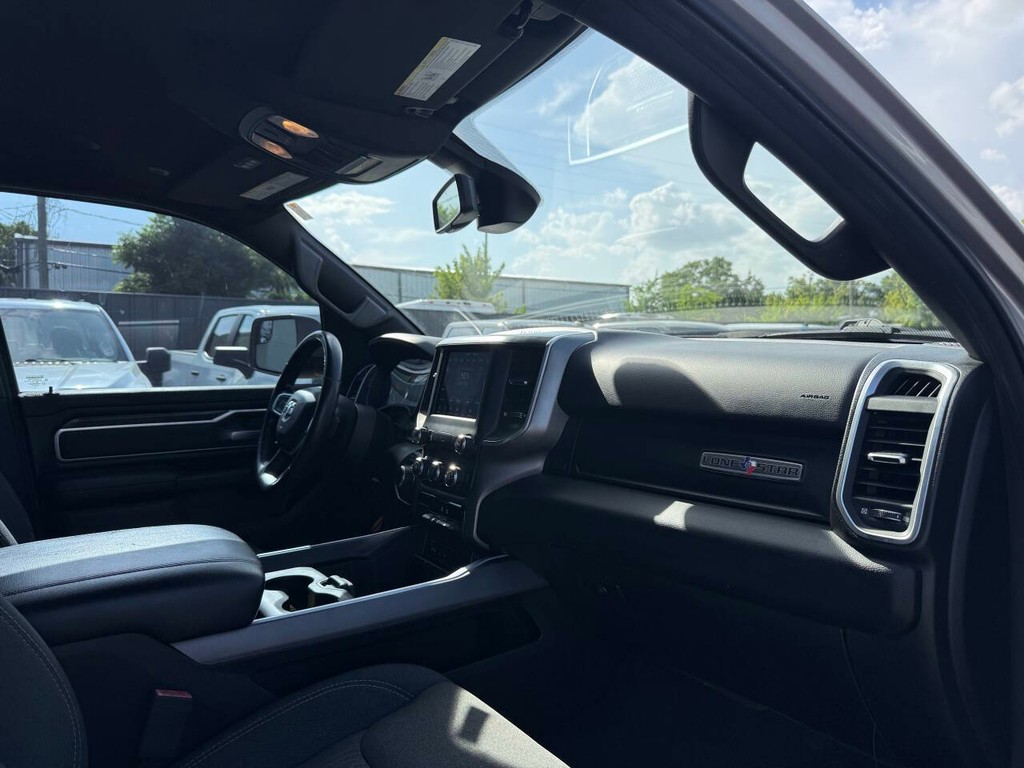 Ram 1500 Vehicle Full-screen Gallery Image 09