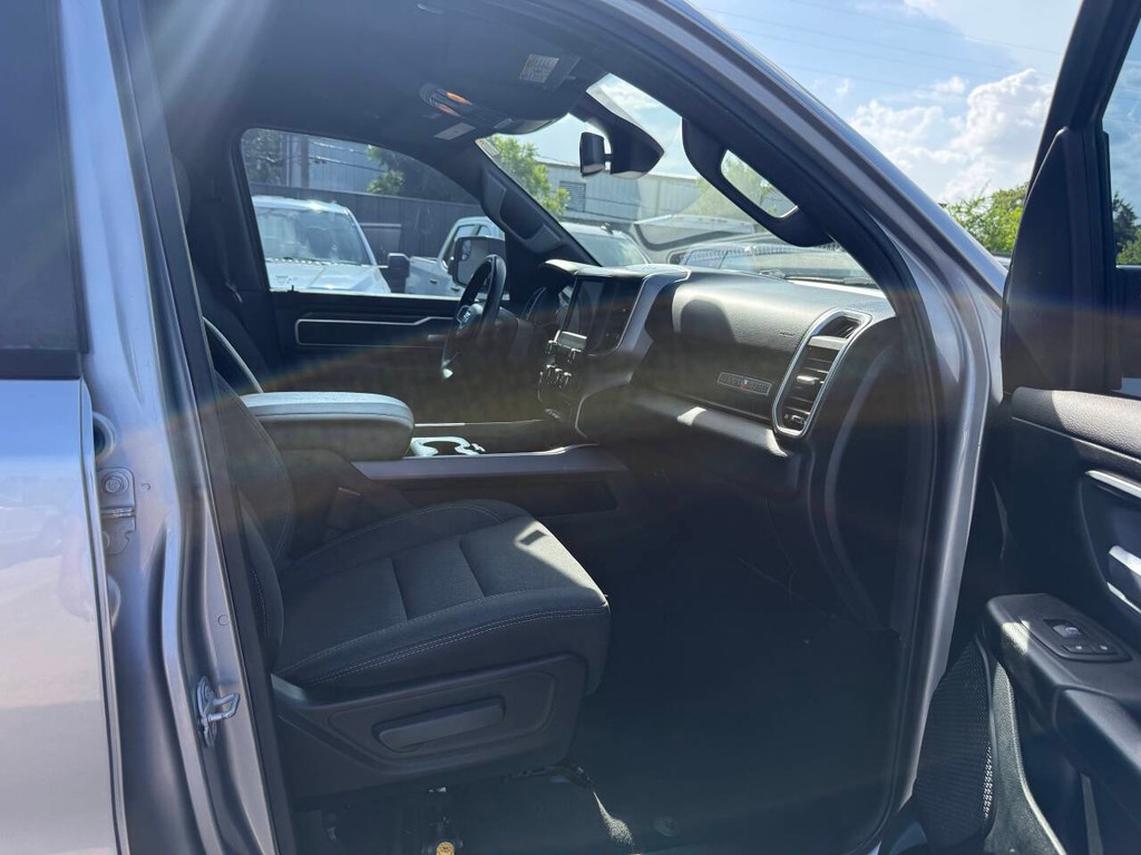 Ram 1500 Vehicle Full-screen Gallery Image 10