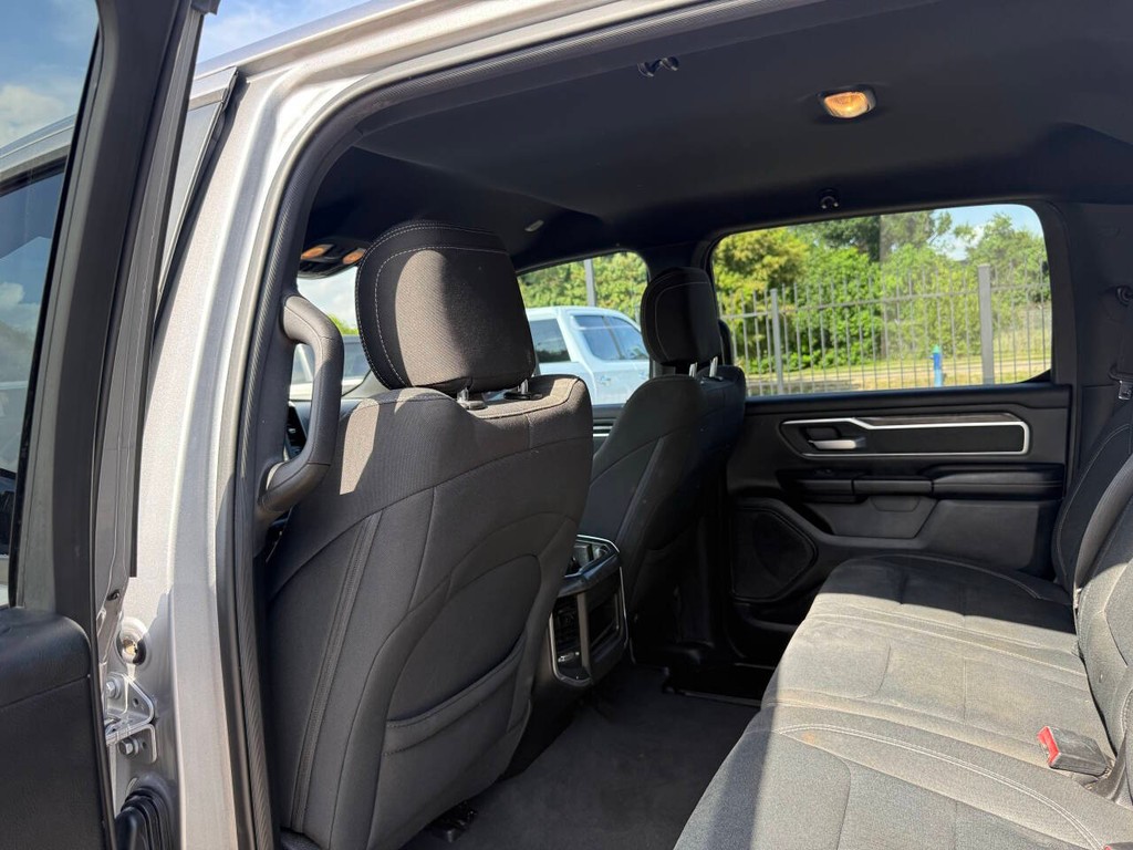 Ram 1500 Vehicle Full-screen Gallery Image 11