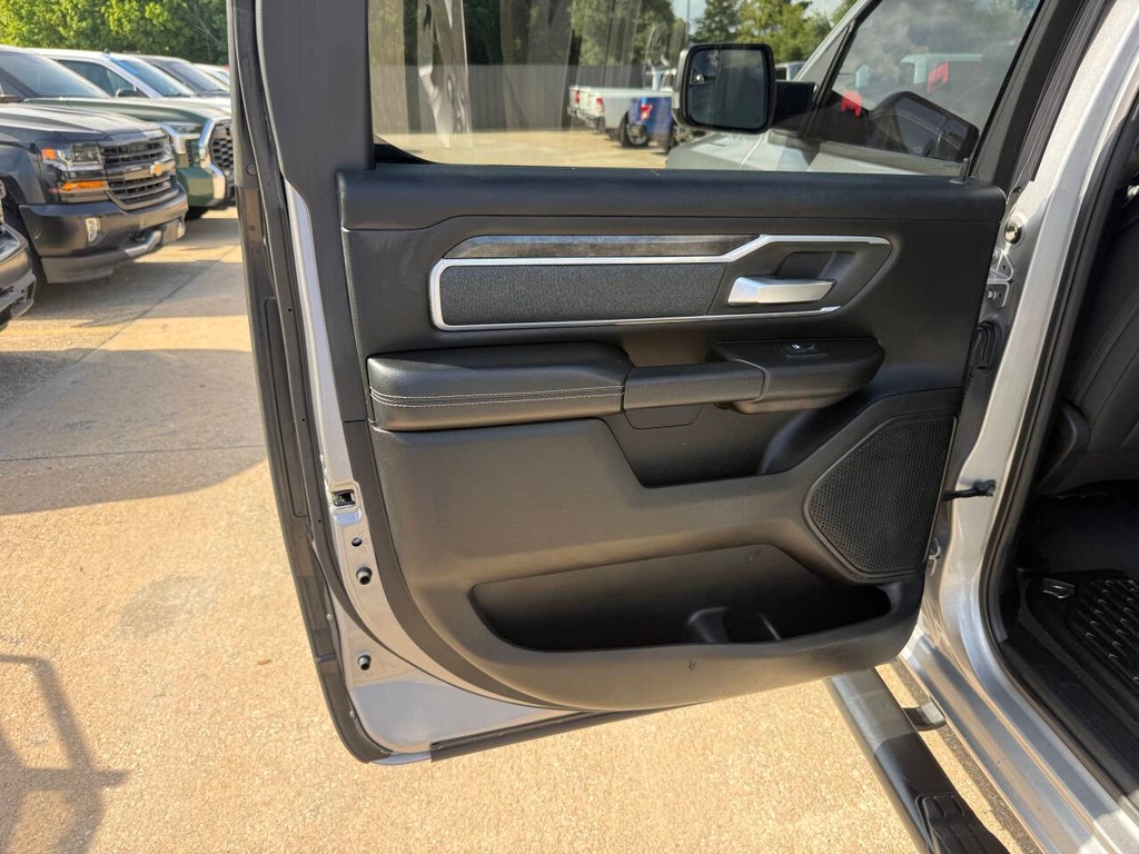 Ram 1500 Vehicle Full-screen Gallery Image 13