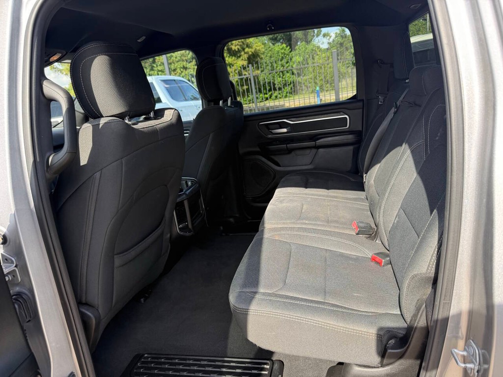 Ram 1500 Vehicle Full-screen Gallery Image 14