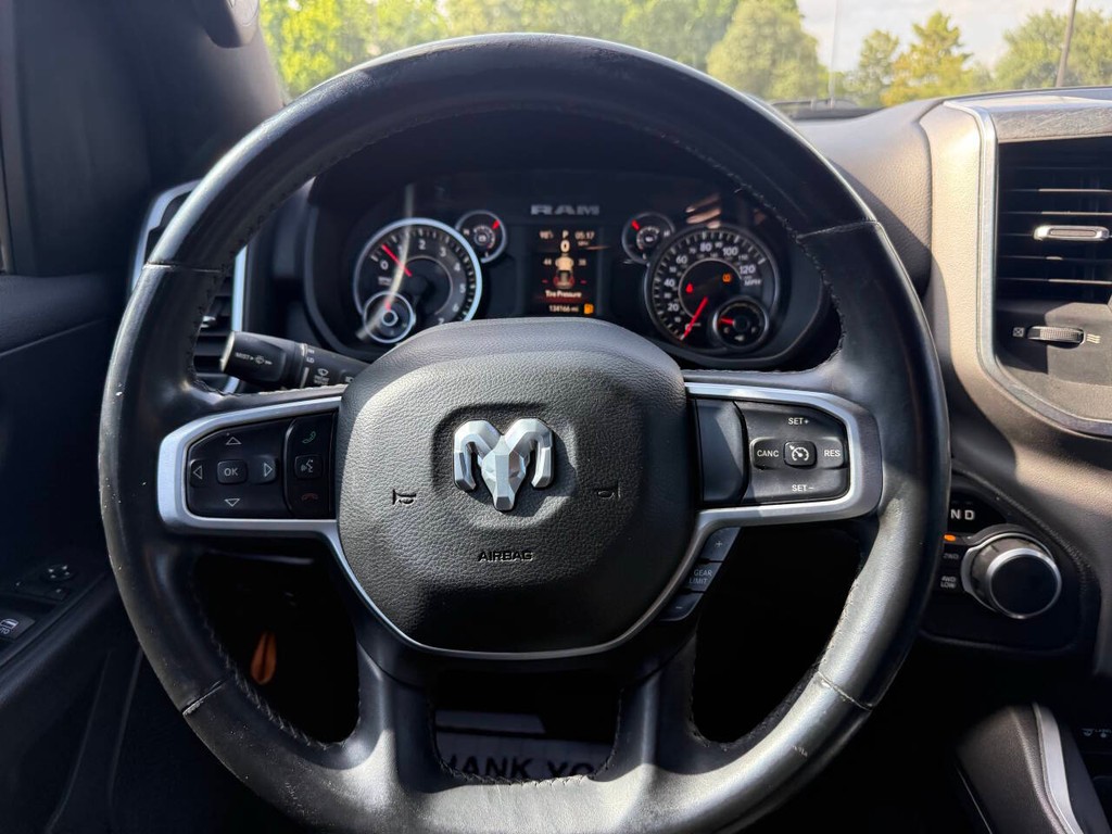 Ram 1500 Vehicle Full-screen Gallery Image 24
