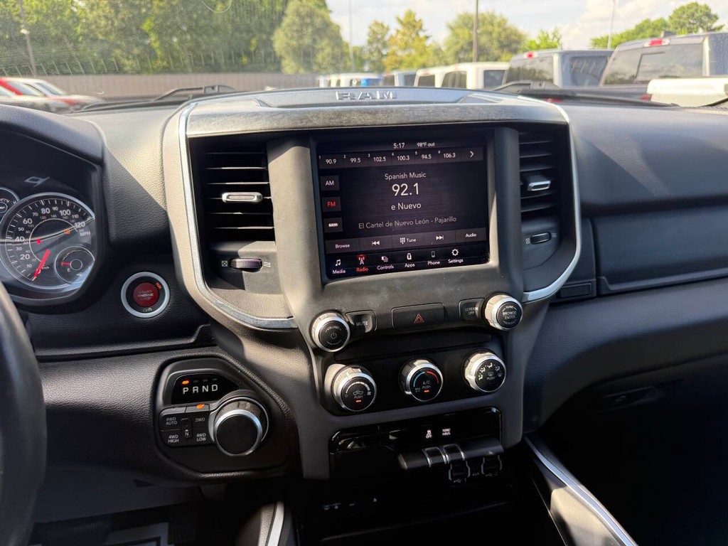 Ram 1500 Vehicle Full-screen Gallery Image 25